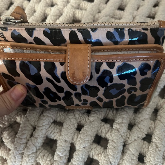 Consuela leopard crossbody and wallet. Duluth Genuine leather crossbody. - Picture 4 of 6